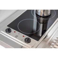 Respekta Schrankküche SKWRMIC Reversibel Rot-Weiß -Küchenwerkzeug – los geht’s! DetailGlaskeramikkochfeld